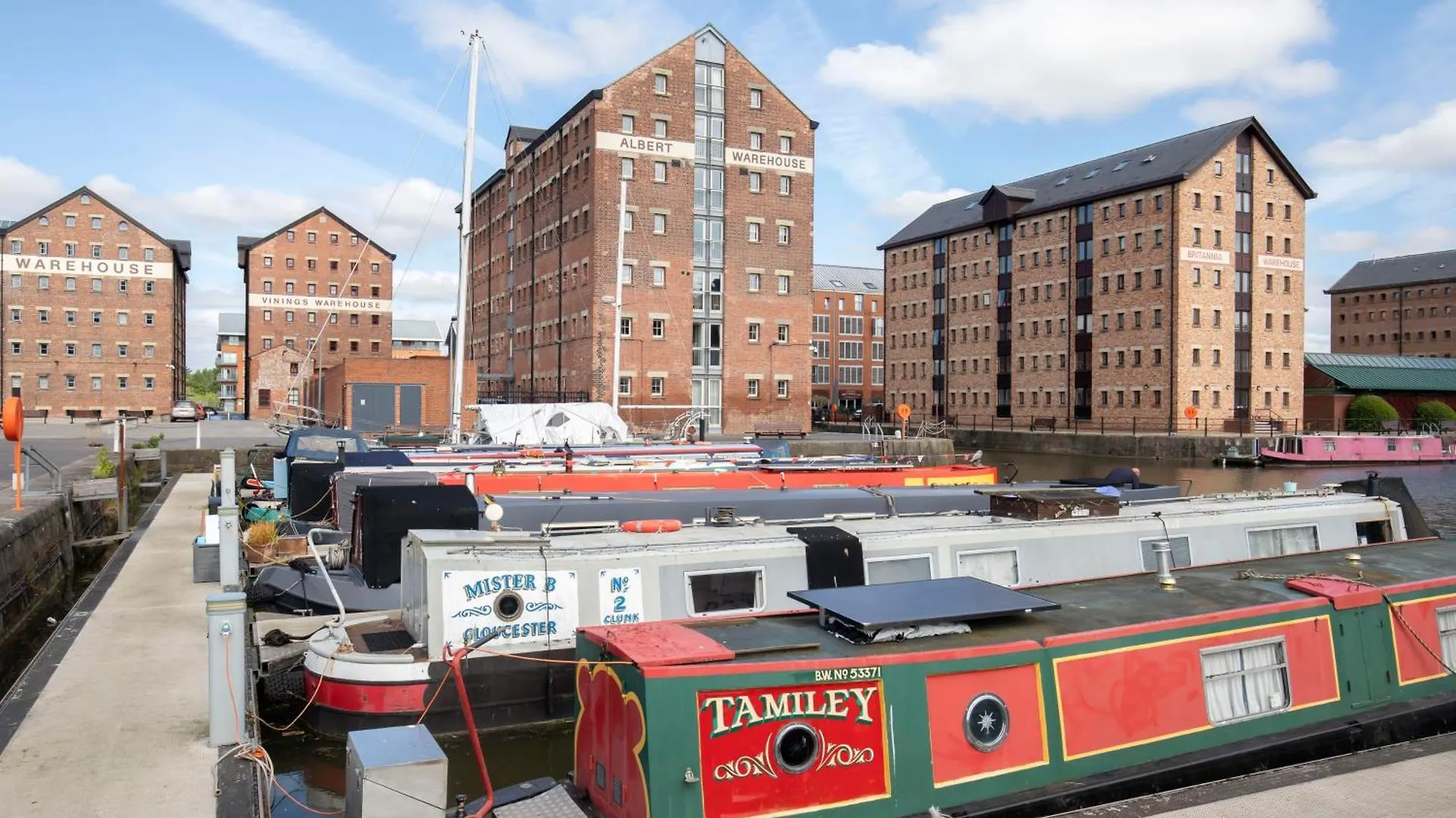 Modern Apartment In Historic Gloucester Quays