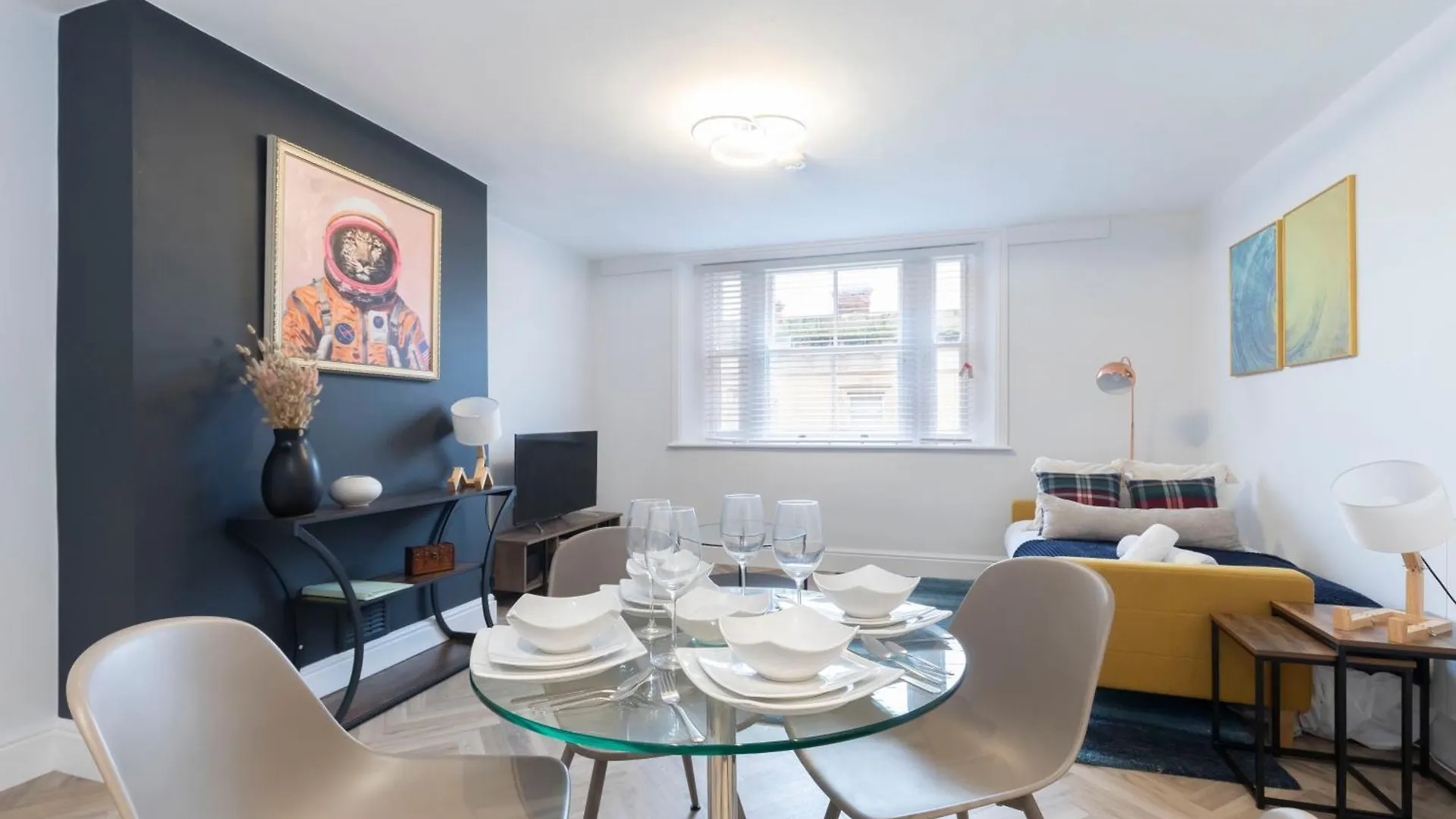 Modern Apartment In Historic Gloucester Quays