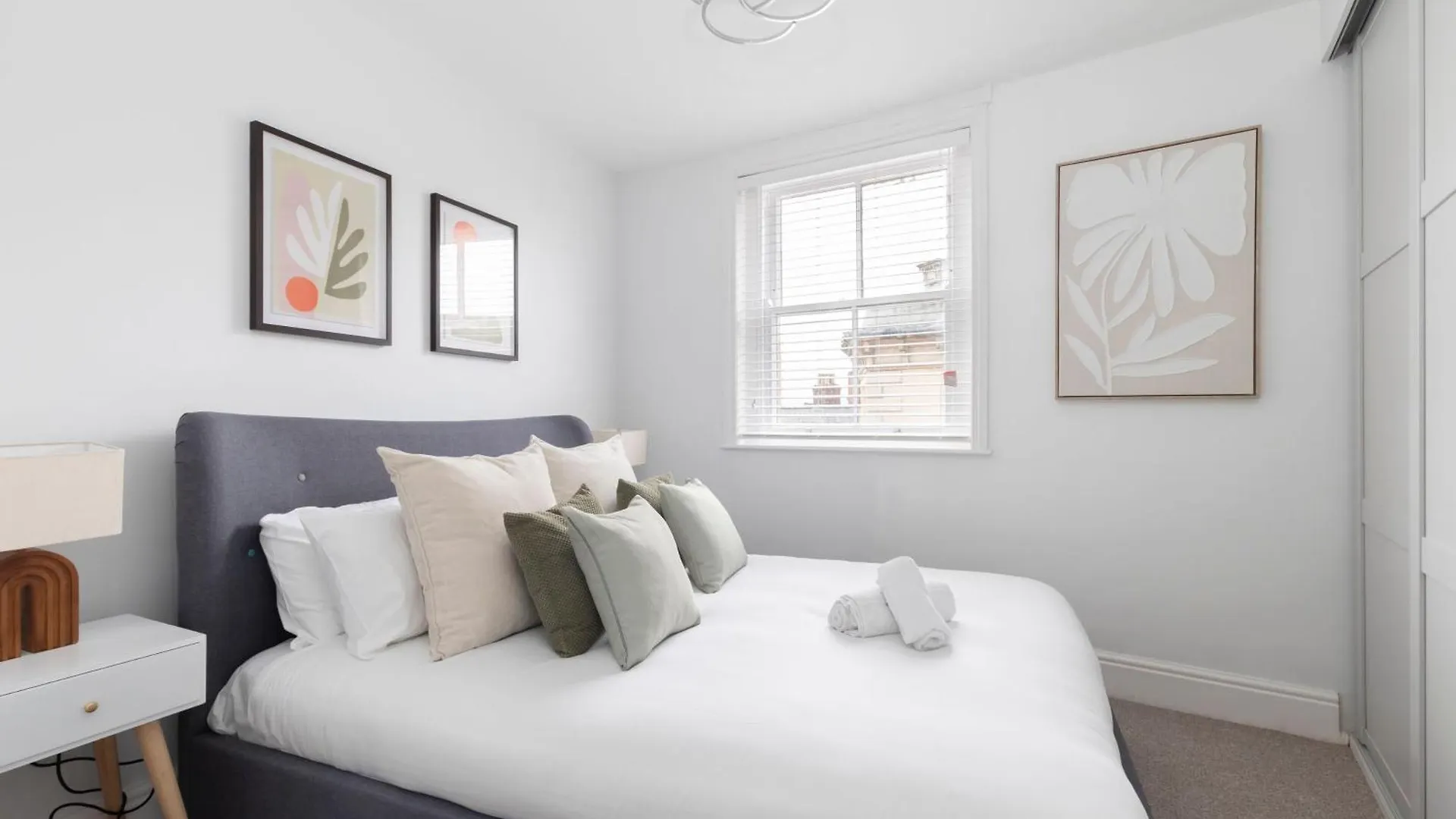 Modern Apartment In Historic Gloucester Quays