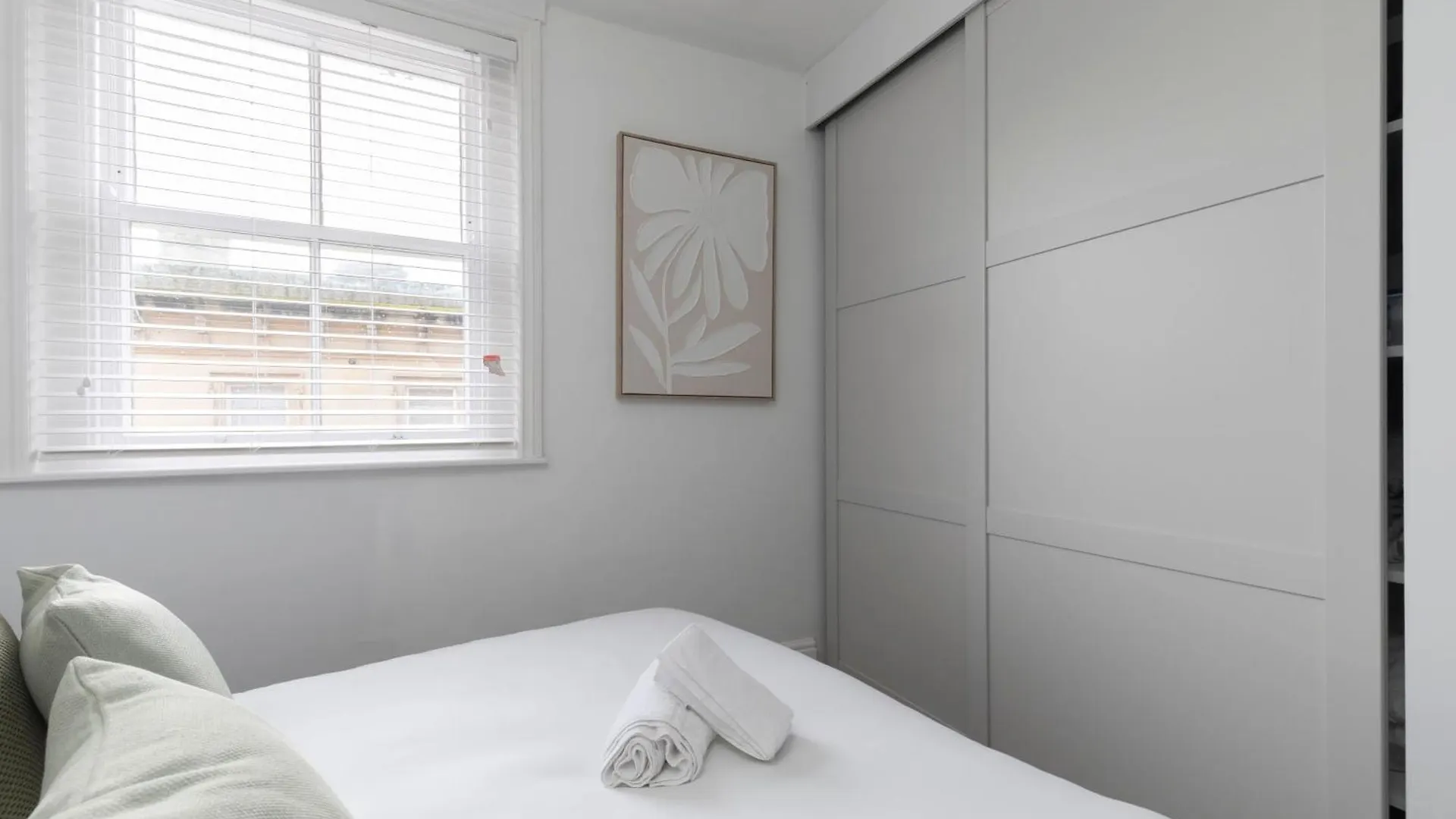 Modern Apartment In Historic Gloucester Quays 0*,  United Kingdom