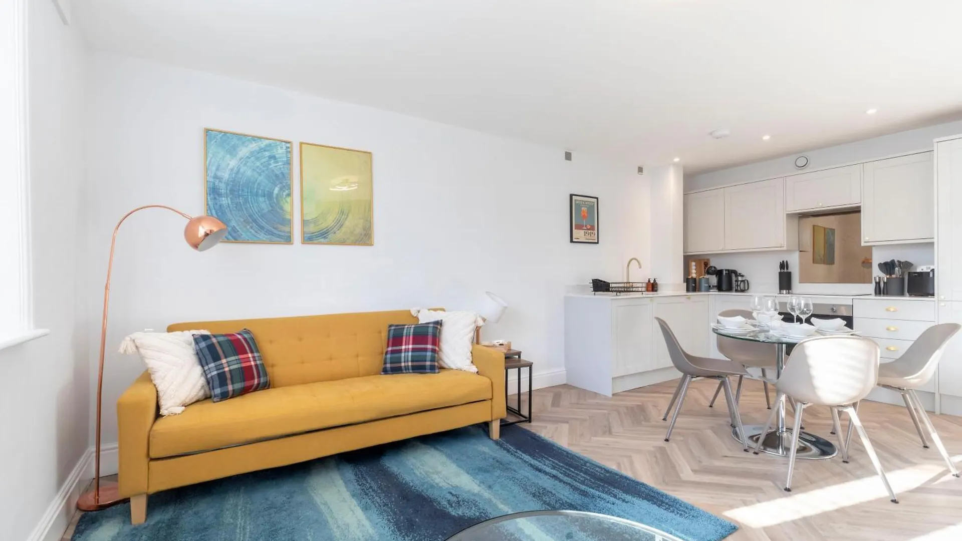 Modern Apartment In Historic Gloucester Quays