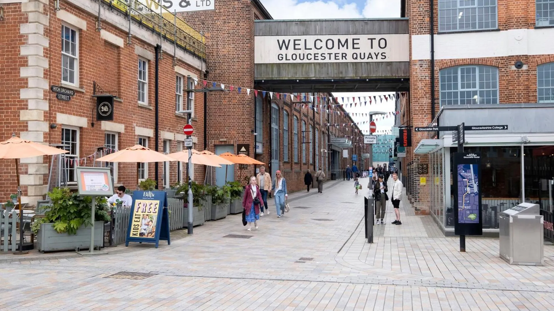 Modern Apartment In Historic Gloucester Quays 0*,  בריטניה