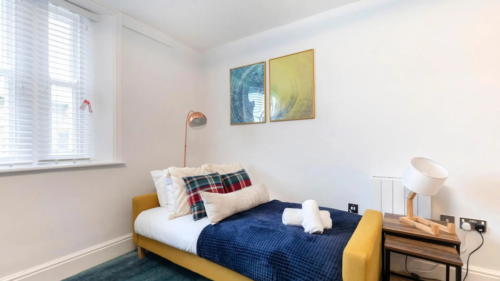 Modern Apartment In Historic Gloucester Quays 0*,